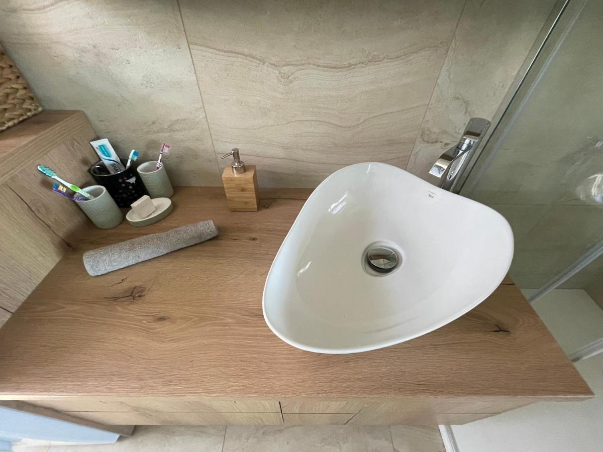 Fenyves Beach Apartman Delux Balatonfenyves Esterno foto